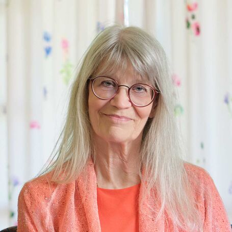 Astrologische Beraterin Cornelia Nabel in ihren Räumen in Schorndorf